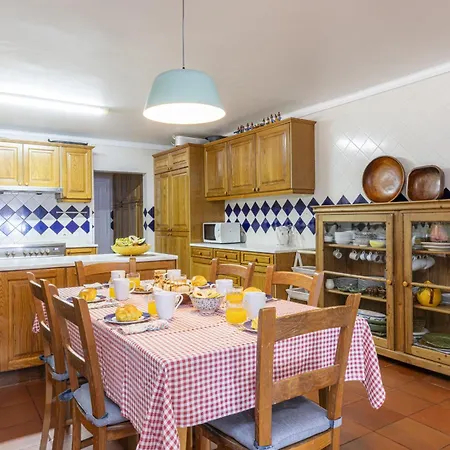 Coastal Charm Chalet * Colares